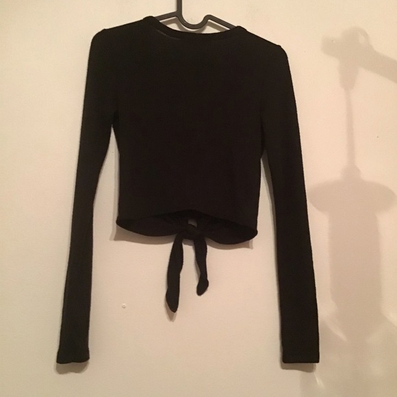 Aritzia Wilfred Free Front Tie Long Sleeve Crop Top Black - Picture 3 of 5